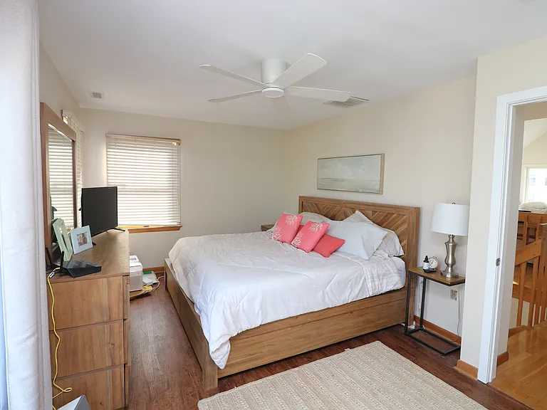 411 N Vendome Ave — Photo 15