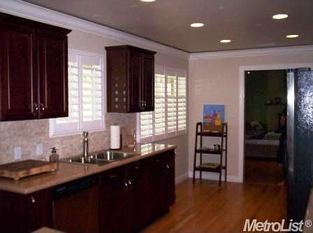 5th image of 320 Kensington Way