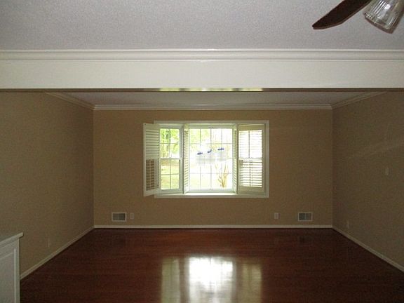 3rd image of 99 Woodwind Dr