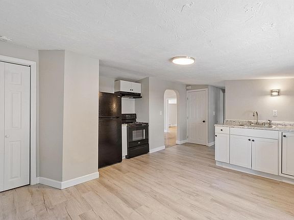 2nd image of 176 Washington St