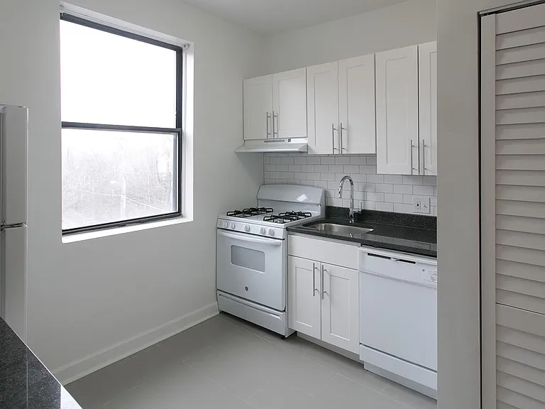 5500 S. Cornell Avenue — Photo 10