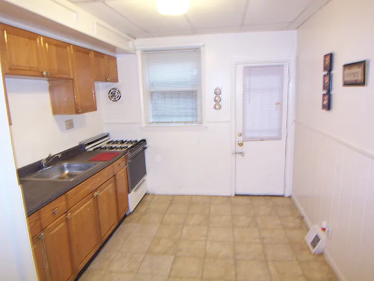 1916 S Norwood St — Photo 7