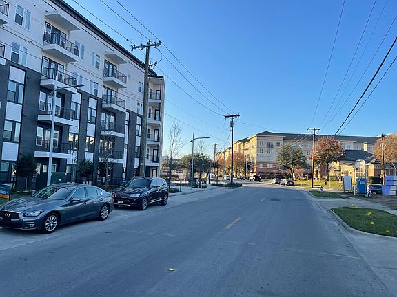 3rd image of 2706 N Carroll Ave