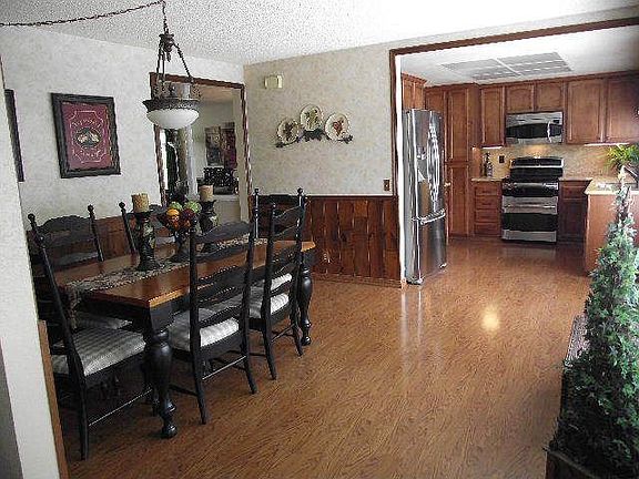 Eat-in Kitchen