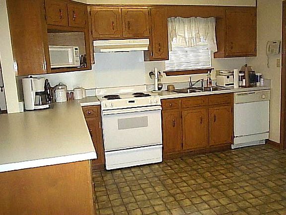 5th image of 1015 Saint Andrews Dr