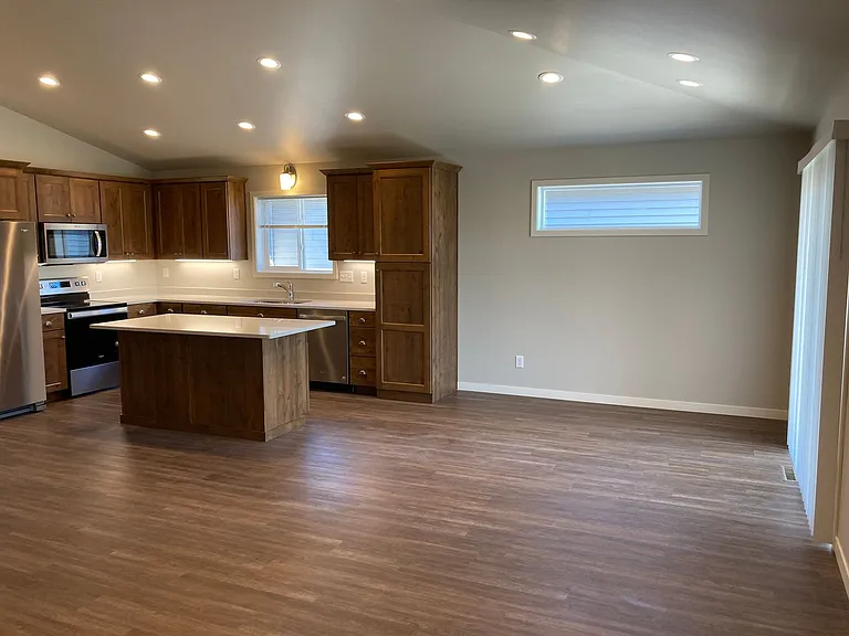 4 Bed 3 Bath Twin Home — Photo 6