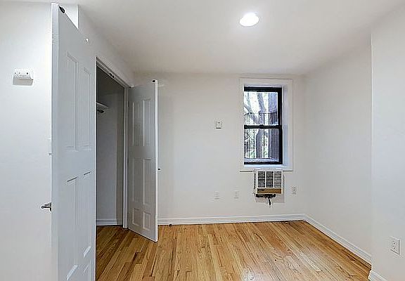4th image of 126 E 7th St