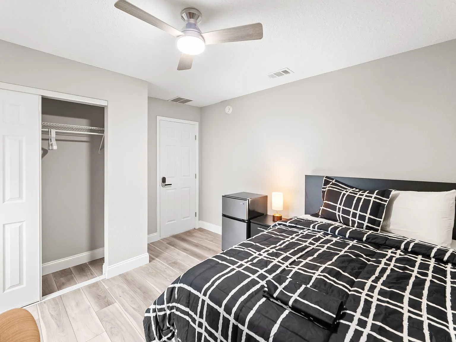 4 bed, 2.0 bath, 1586 sqft, $724 — Photo 2