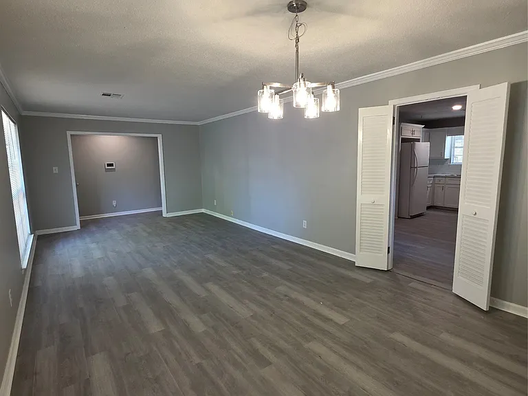 744 Ledyard Pl — Photo 4