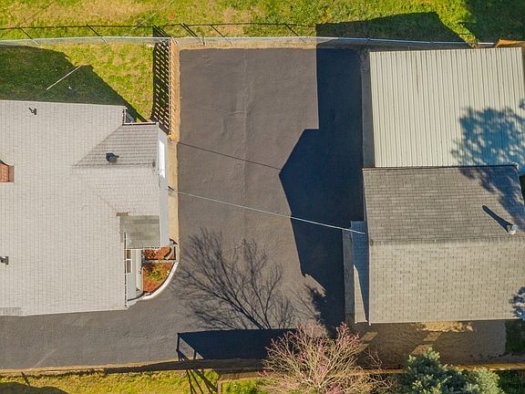 3rd image of 2146 N Callow Ave