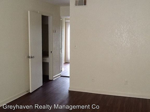 2nd image of 105 Oyler Ln