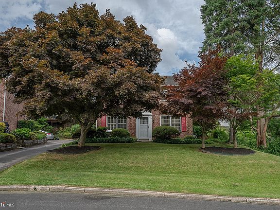 2nd image of 1009 Aikens Ln