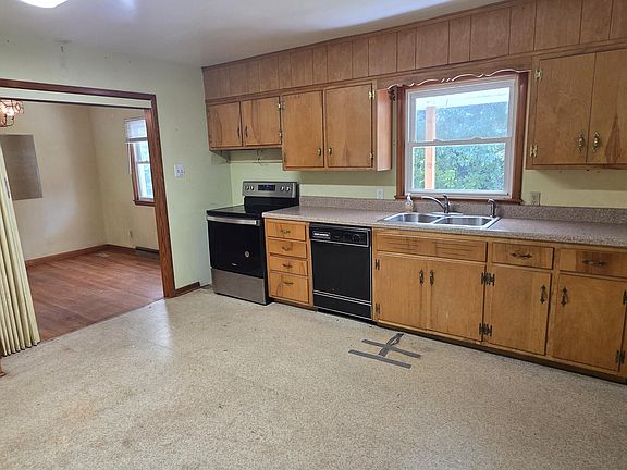 4th image of 354 East Dr
