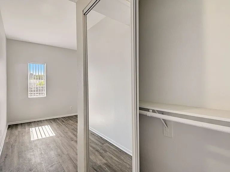 14900 Moorpark Street — Photo 46