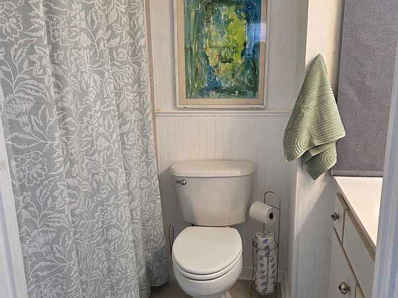 4th image of 162 Daytona Ave #B