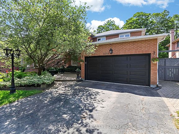 3rd image of 2358 Wildwood Cres