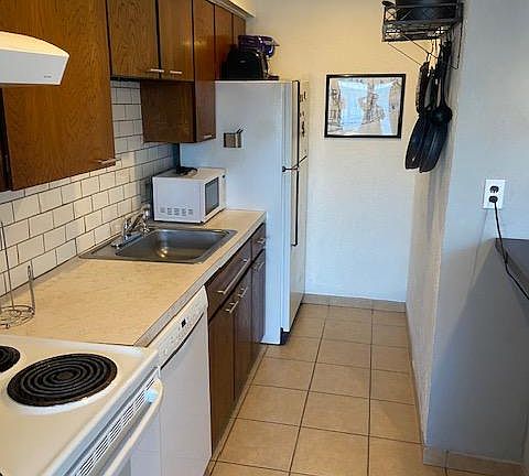 Kitchen w/ dishwasher and new faucet