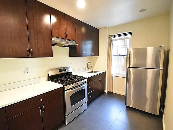 4th image of 27 Saint James Pl APT 1