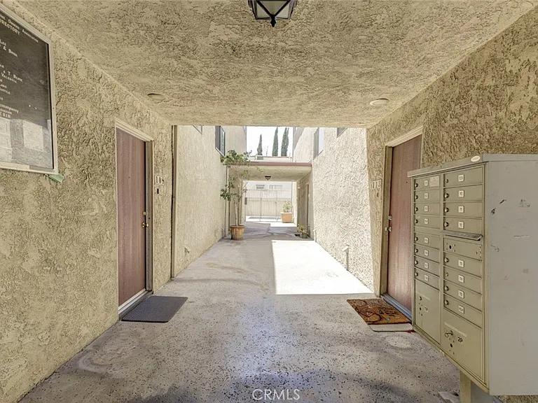 7409 Woodman Ave — Photo 4