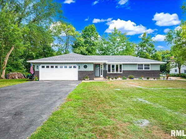 516 Northern Oaks Dr, Groveland, IL 61535