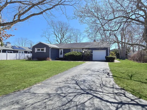 138 E Madison Street, East Islip, NY 11730