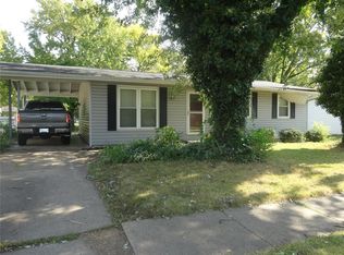 1945 Lindsay Ln, Florissant, MO 63031