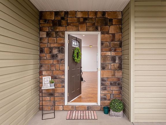 5th image of 815 Coltsfoot Ln