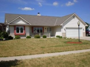 1112 Mallard Ct, Mukwonago, WI 53149