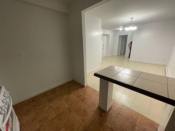 4th image of 521 W 180th St #Basement