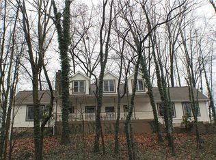 37 Lake Front Dr, Akron, OH 44319