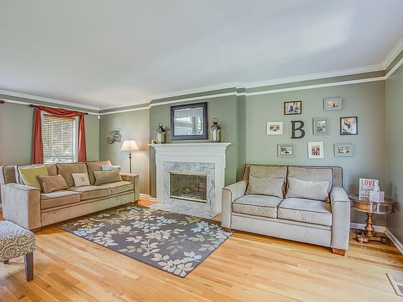 4th image of 2737 Douglas Ln