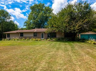 20 Center Dr, Oswego, IL 60543