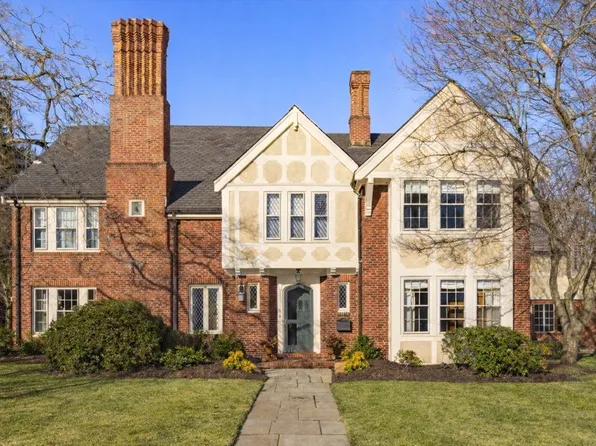 4 Dartmouth St, Winchester, MA 01890