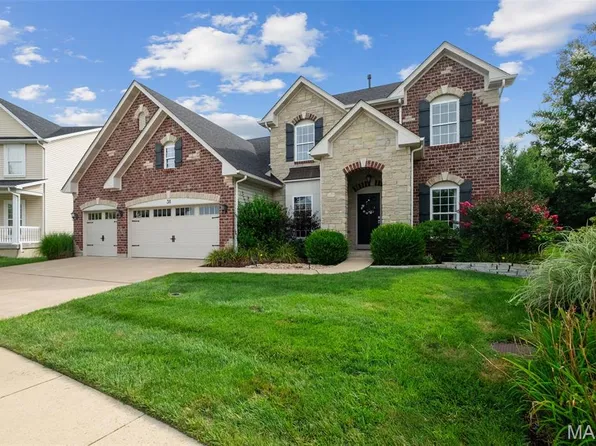 38 Heritage Pointe Cir, Fenton, MO 63026