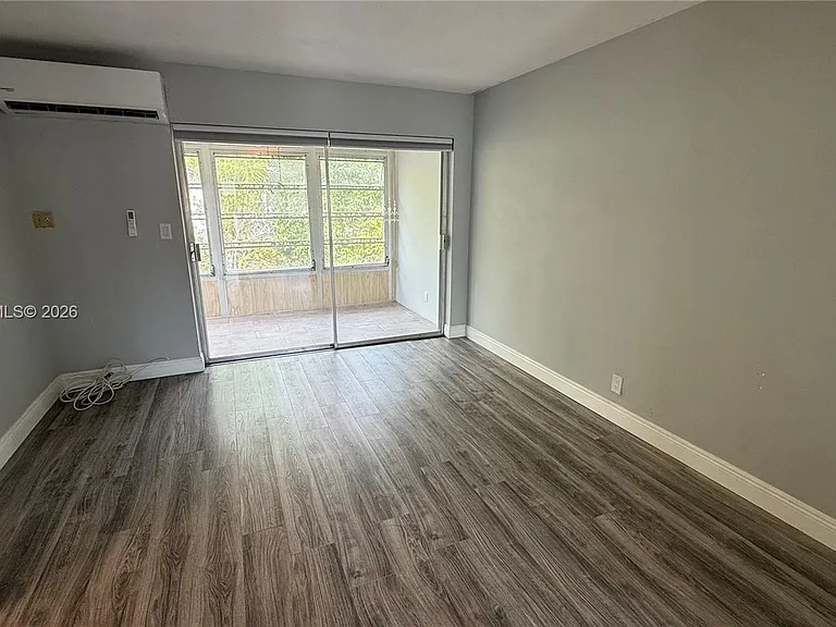 2115 NE 42nd Ct #206N — Photo 8