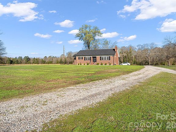 2nd image of 871 Saluda Rd