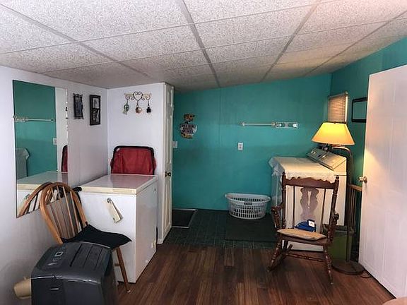 5th image of 241 Esther St