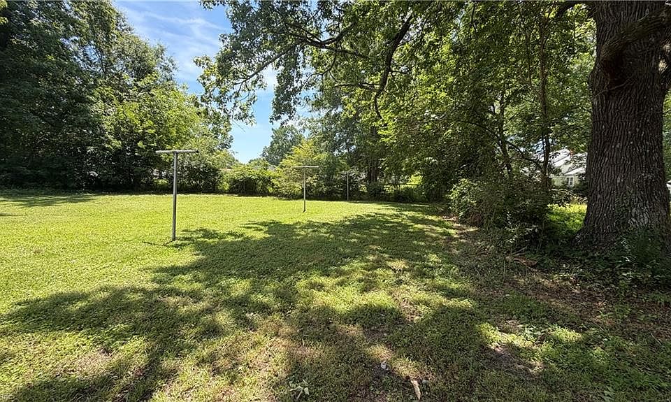 2nd image of 1005 Railroad Ave