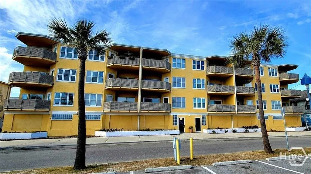 3 bed, 2.0 bath, 1420 sqft, $3,000 — Photo 1