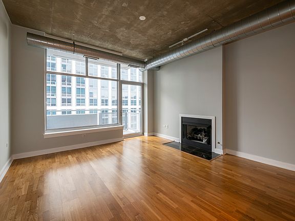 3rd image of 1305 S Michigan Ave APT 1607