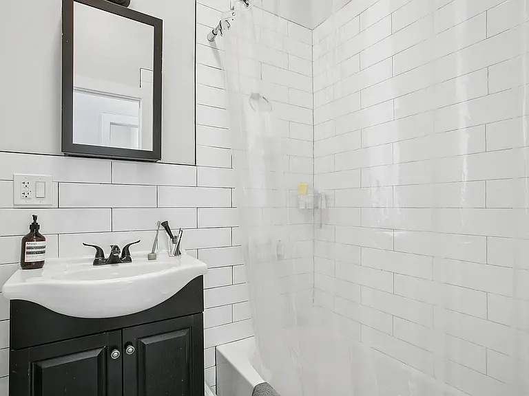 258 Halsey St #1 — Photo 10