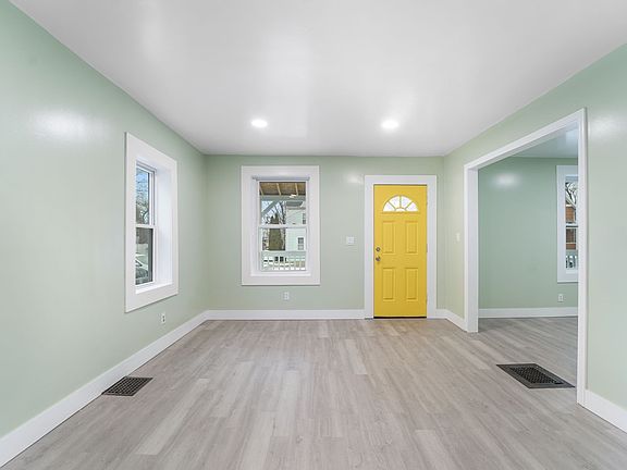 2nd image of 211 Hudson St