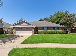 3713 Royal Valley Rd, Grand Prairie, TX 75052