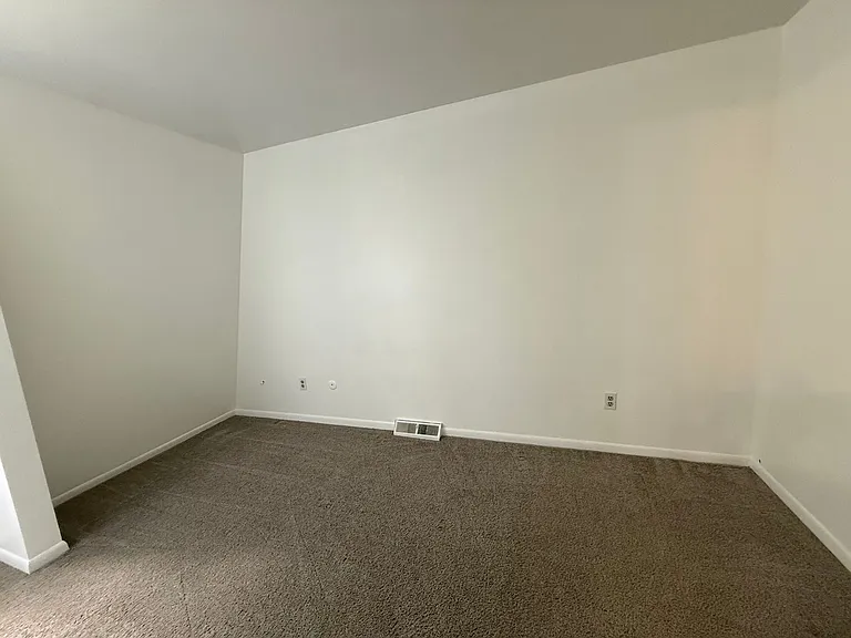 490 Melissa Ct — Photo 6