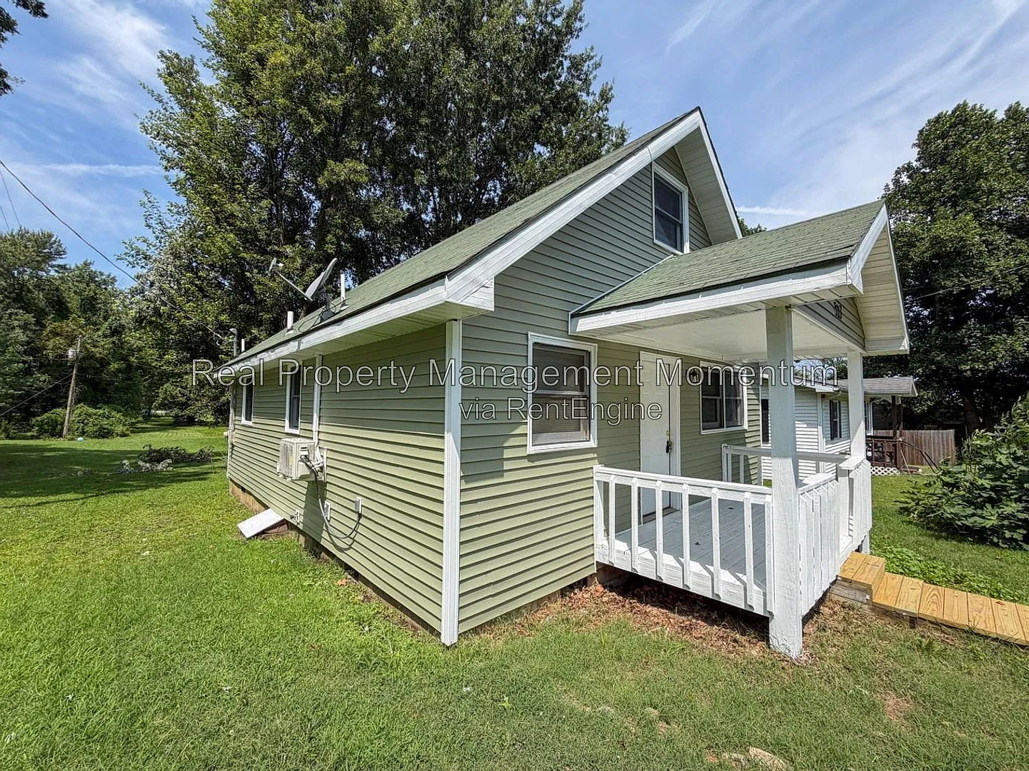 2 bed, 1.0 bath, 1102 sqft, $1,200 — Photo 3