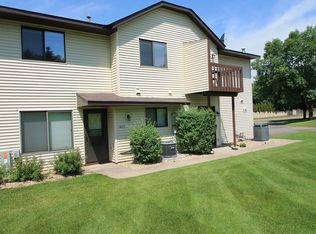 1613 Helmo Ave N, Oakdale, MN 55128