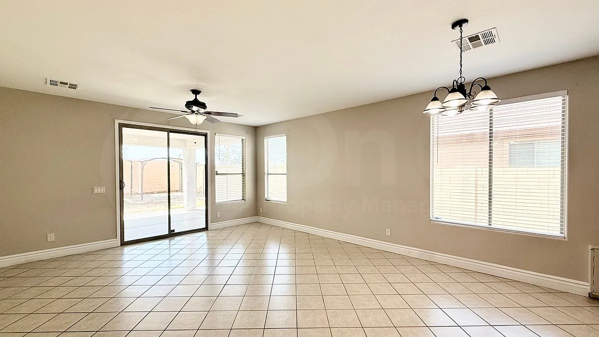 4 bed, 3.0 bath, 1987 sqft, $2,249 — Photo 3