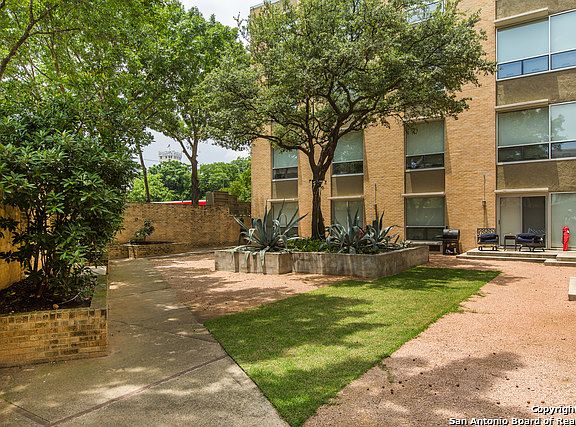 4th image of 1115 S ALAMO ST #2107