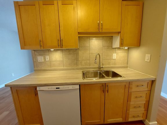 3rd image of 5904 51st Ave