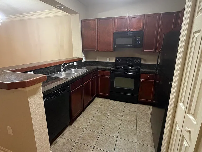 806 Baldwin Rowe Cir — Photo 12